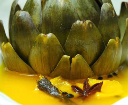 Artichauts cuits au bouillon d'épices