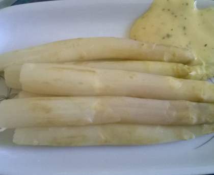 Asperges sauce mousseline