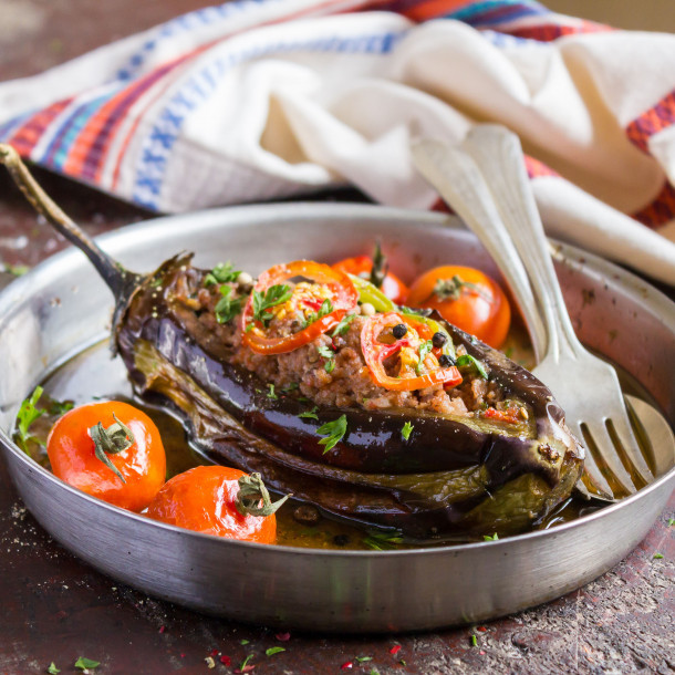 Aubergine farcie à la viande et à la tomate