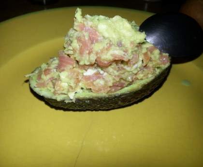 Avocat au saumon et au fromage à tartiner