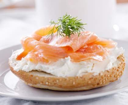 Bagel toasté au saumon fumé
