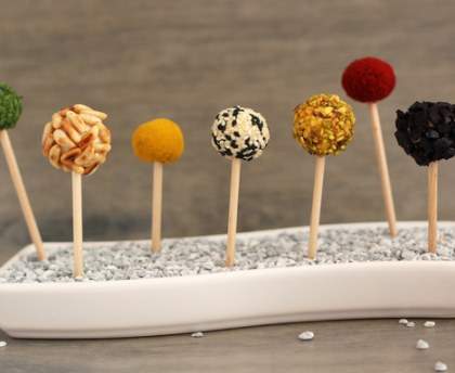 Billes de chèvre aux raisins et pistaches
