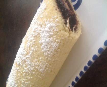 Biscuit roulé au chocolat blanc et à la noix de coco