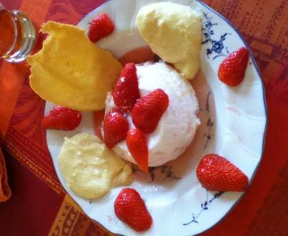Blanc manger aux fraises et crème d'amande