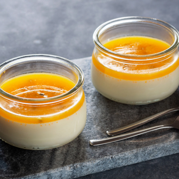 Blanc manger de fromage blanc, coulis de fruits exotiques
