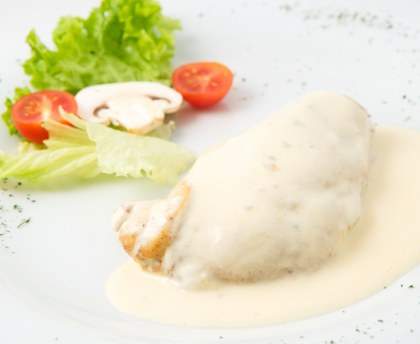Blancs de poulet à la béchamel