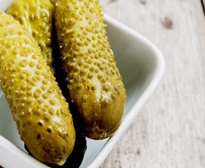 Bocaux de cornichons à la russe