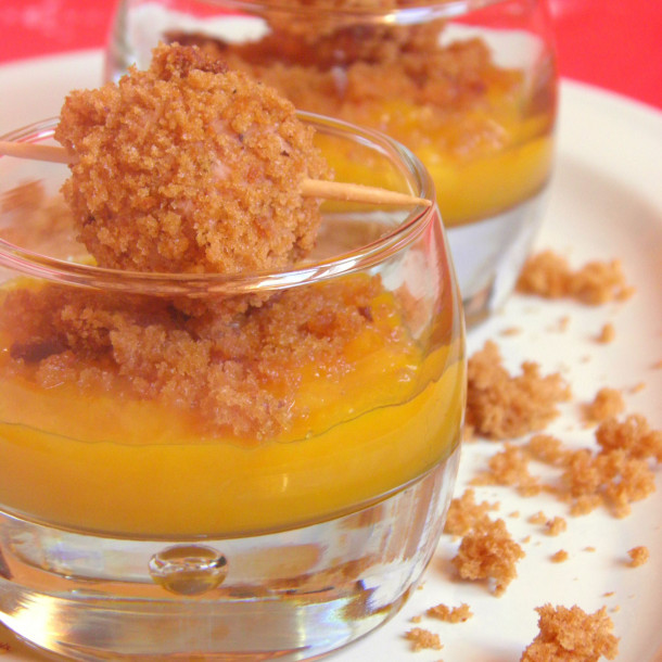 Bouchée de foie gras au pain d'épices sur sa compotée de mangue