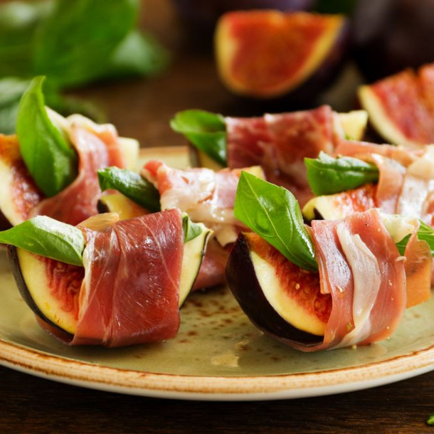 Bouchées de jambon cru au chèvre et à la figue