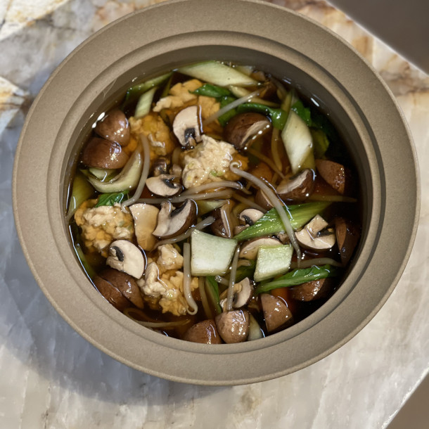 Bouillon aux boulettes de viande et légumes d’hiver