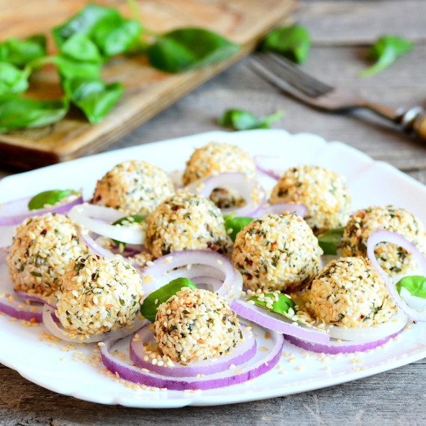 Boules gourmandes de fromage frais au sésame 