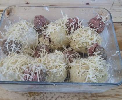 Boulettes de purée gratinées farcies à la viande