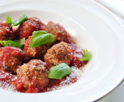 Boulettes de viande légères à la tomate.