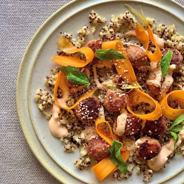 Boulettes, quinoa, pickles de carottes de Cyril Lignac