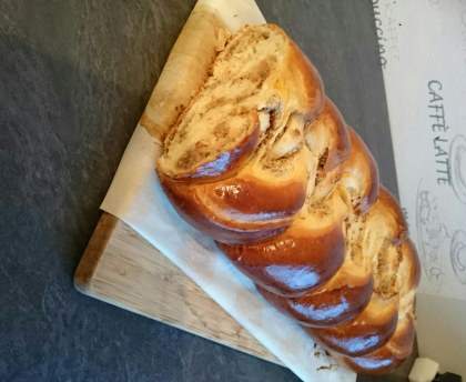Brioche tressée aux amandes et noisettes