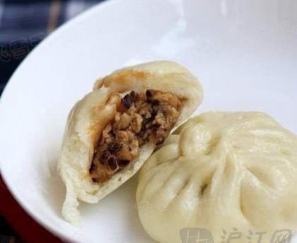 Brioches chinoises à la vapeur avec farce (baozi)