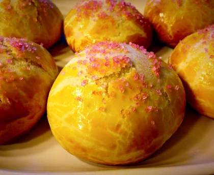Brioches moelleuses aux pralines roses
