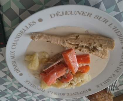 Brochet à la sauce au vin blanc et aux champignons
