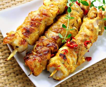 Brochette de poulet marinée au citron et au thym