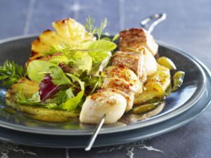 Brochette de St jaques vanillées et son confit de poireau