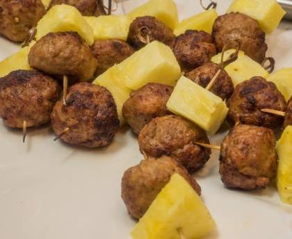 Brochettes de boeuf haché à l'ananas