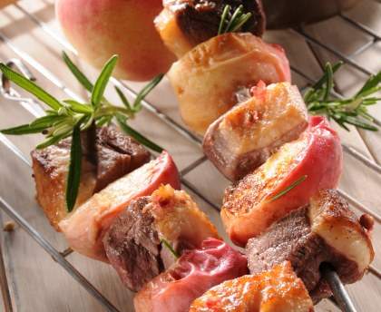 Brochettes de canard aux pêches