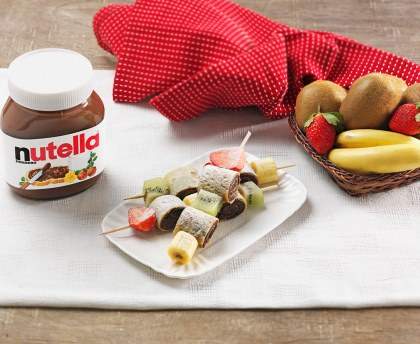 Brochettes de crêpes au Nutella® et aux fruits
