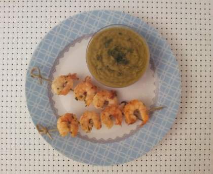 Brochettes de crevettes marinées au curry