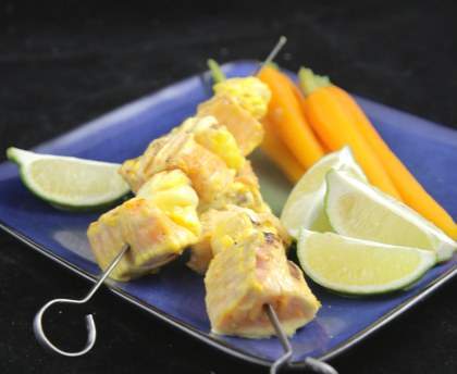 Brochettes de poissons marinés et grillés