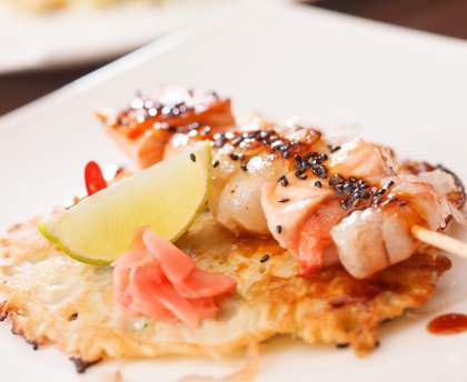 Brochettes de porc au citron et au sésame