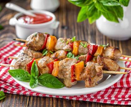 Brochettes de porc au piment et poivron