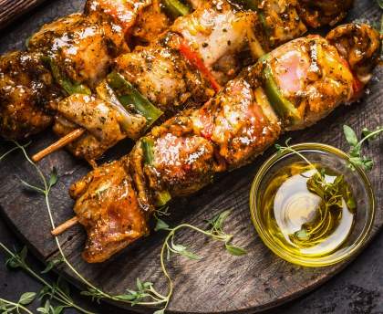 Brochettes de porc mariné