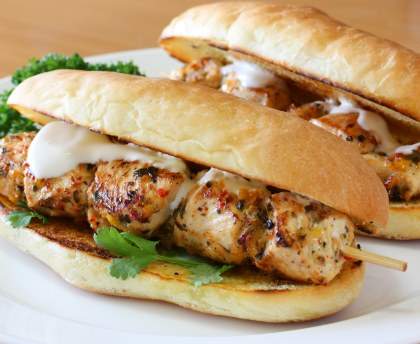 Brochettes de poulet au basilic