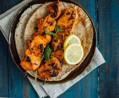 Brochettes de poulet miel citron curry
