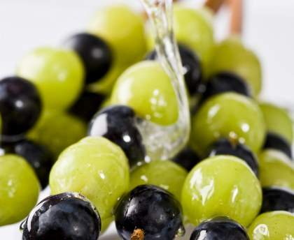 Brochettes de raisins caramélisées