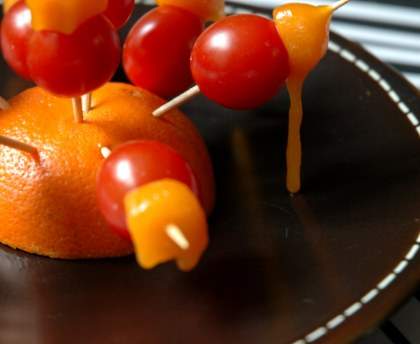 Brochettes tomate coeur de pigeon cheddar
