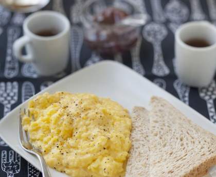 Brouillade  à la coquille (oeufs brouillés crémeux)