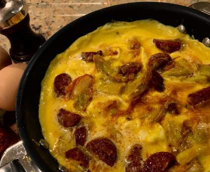 Brouillade d'oeufs au chorizo et poireaux