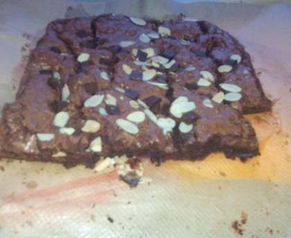 BROWNIES AU CHOCOLAT ET AUX NOISETTES