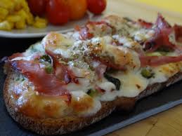 Bruschetta mozzarella et jambon de pays