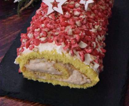 Bûche à la mousse de marrons et aux pralines roses