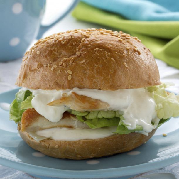 Burger au poulet pané et au fromage