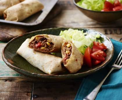 Burritos au bœuf, poivrons et haricots rouges