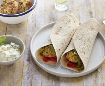 Burritos de falafels et poivrons rouges rôtis