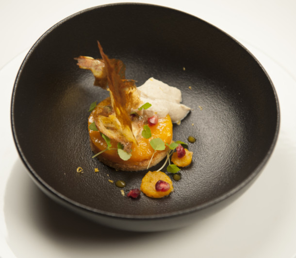Butternut cuit en croûte de sucre crémeux de réglisse et jus de butternut