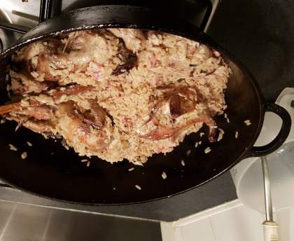 Cailles au four et riz pilaf aux lardons