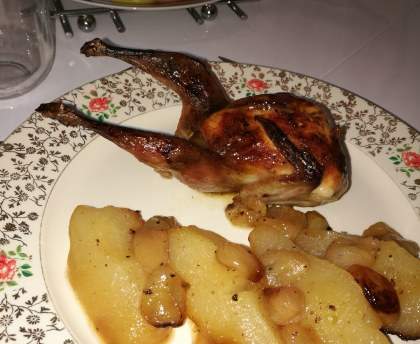 Cailles au miel sur poires