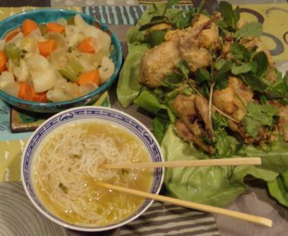 Cailles en tempura, soupe de nouilles et légumes au bouillon