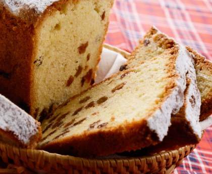 Cake au roquefort, aux noix et aux raisins