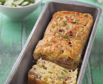 Cake au saucisson et lardons